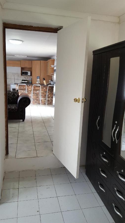House, Cottage And Contractors Manor Meyerton Екстер'єр фото
